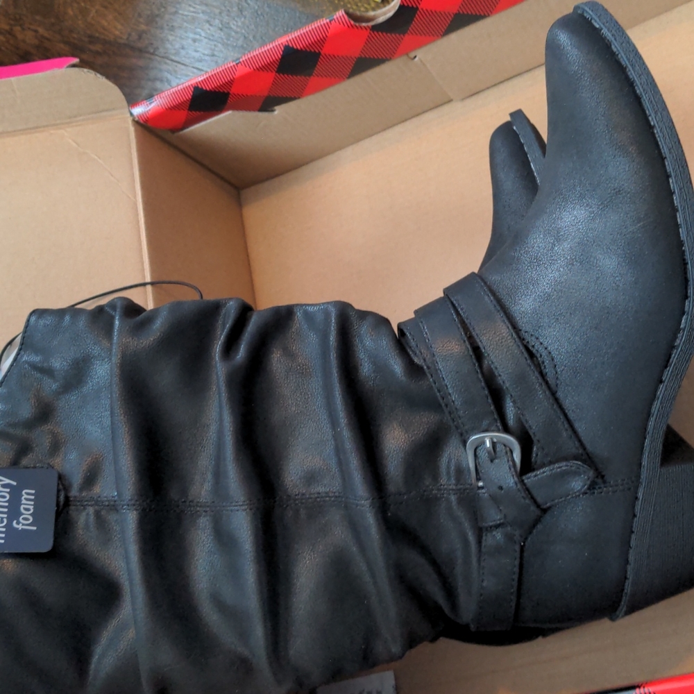 Arizona black boots